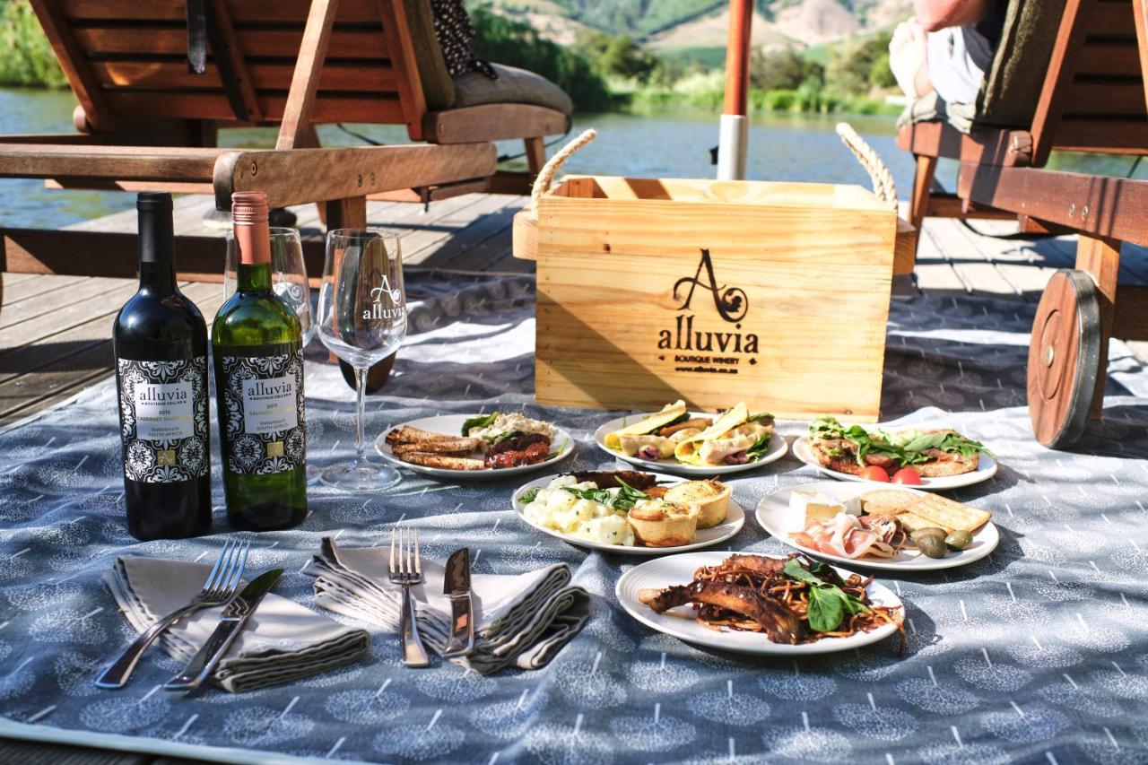Alluvia Boutique Winery & Luxury Accommodation Stellenbosch Zewnętrze zdjęcie Picnic at the winery