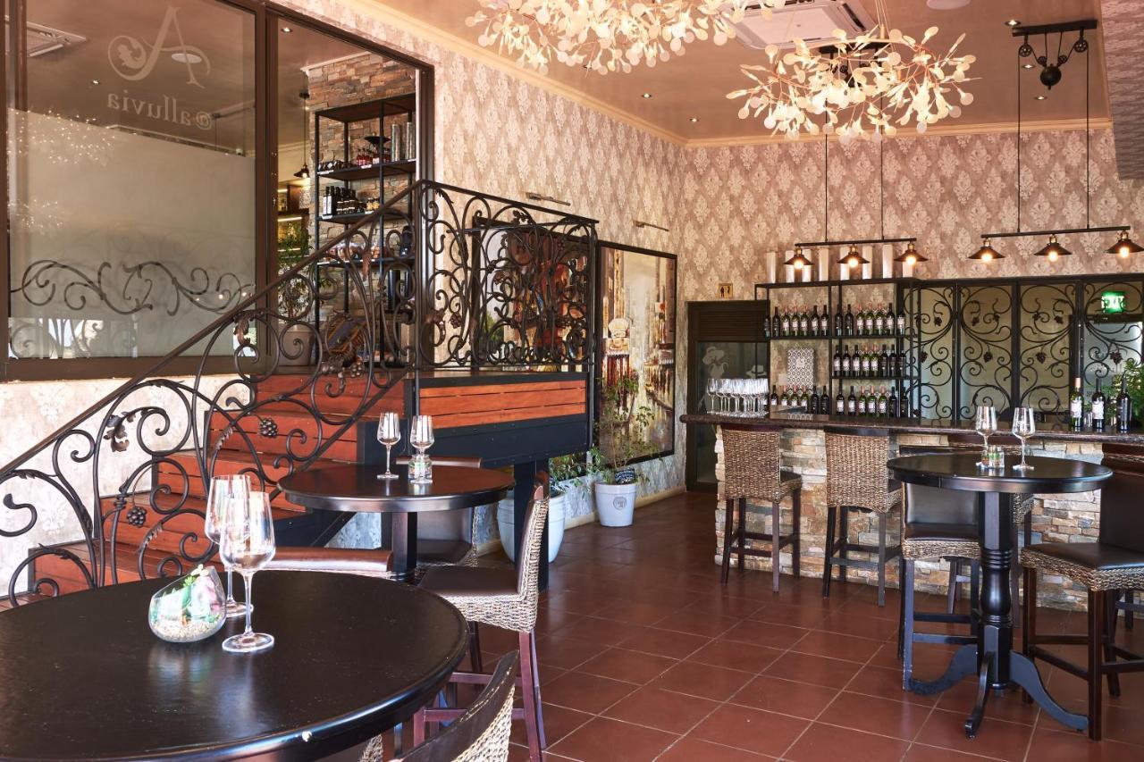 Alluvia Boutique Winery & Luxury Accommodation Stellenbosch Zewnętrze zdjęcie The interior of the wine bar
