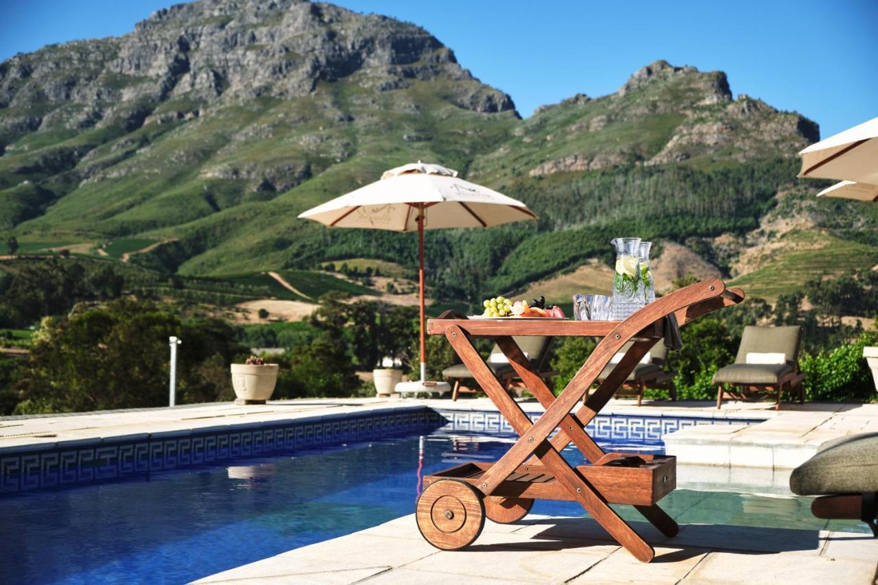 Alluvia Boutique Winery & Luxury Accommodation Stellenbosch Zewnętrze zdjęcie A poolside bar cart