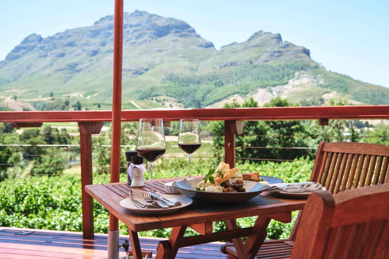 Alluvia Boutique Winery & Luxury Accommodation Stellenbosch Zewnętrze zdjęcie Wine tasting at a South African winery