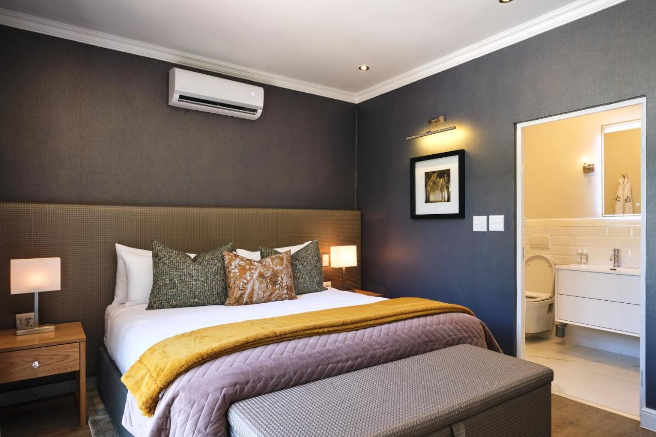Alluvia Boutique Winery & Luxury Accommodation Stellenbosch Zewnętrze zdjęcie A bedroom at the Cape Heritage