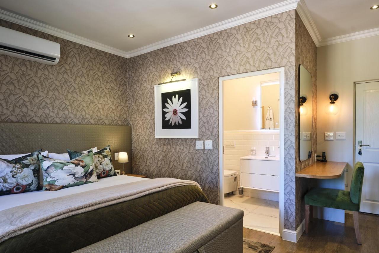 Alluvia Boutique Winery & Luxury Accommodation Stellenbosch Zewnętrze zdjęcie A bedroom at the Cape Heritage