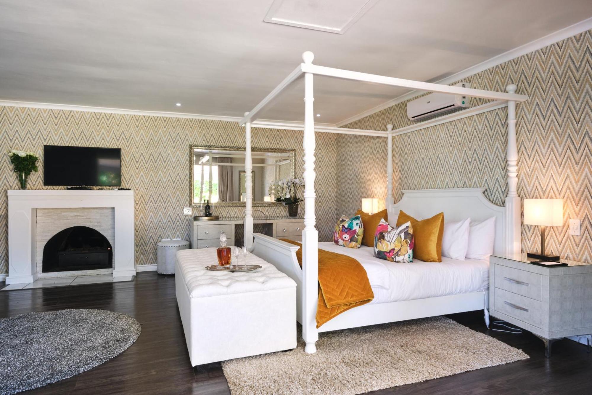 Alluvia Boutique Winery & Luxury Accommodation Stellenbosch Pokój zdjęcie A bedroom at the Cape Heritage