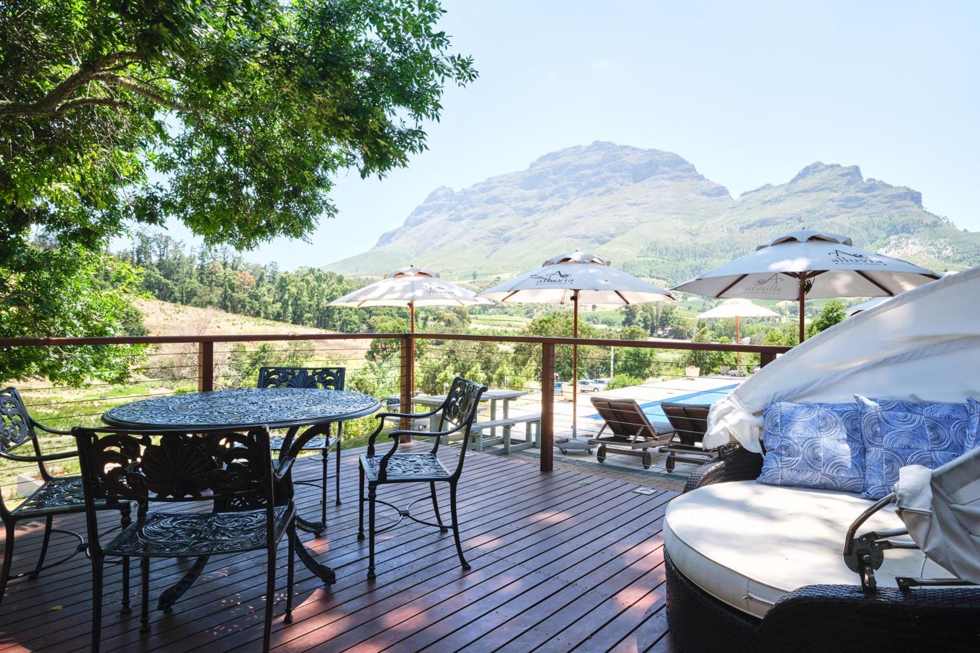 Alluvia Boutique Winery & Luxury Accommodation Stellenbosch Pokój zdjęcie View of the Hot Tub at the Spa at La Motte