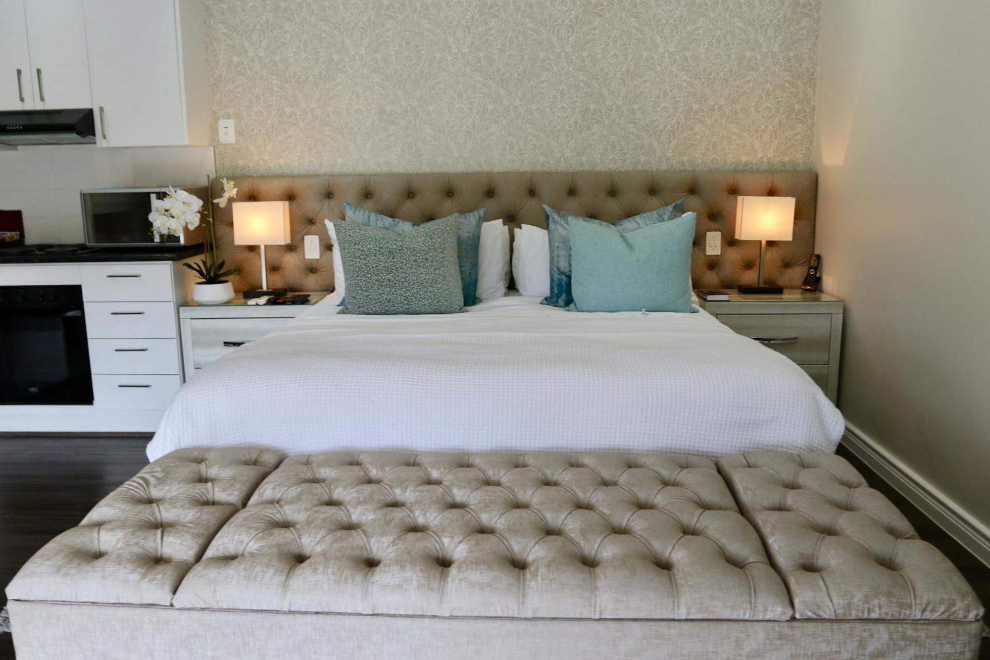 Alluvia Boutique Winery & Luxury Accommodation Stellenbosch Pokój zdjęcie A bedroom at the hotel